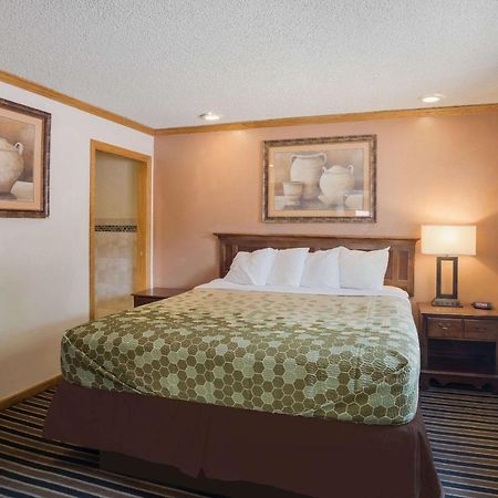 Rodeway Inn Colorado Springs Exteriör bild