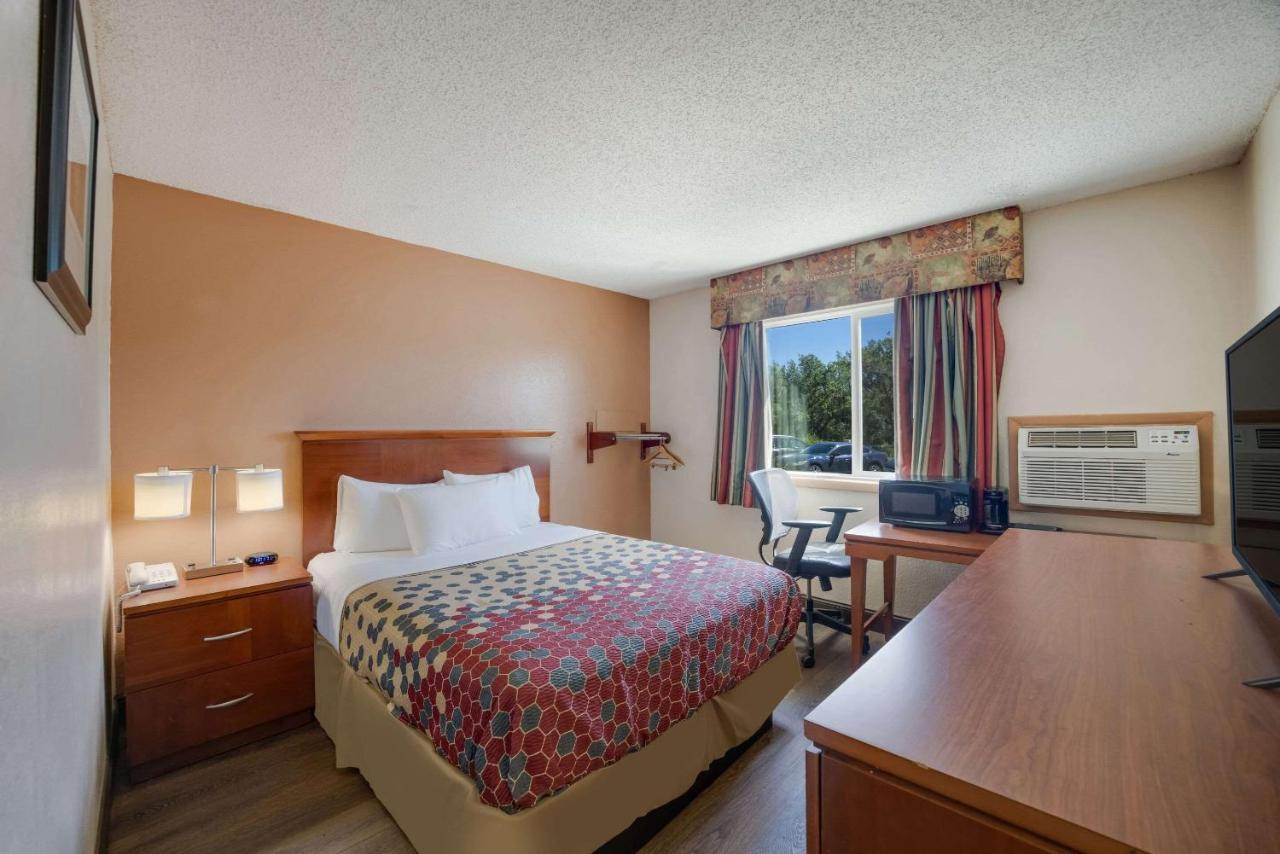 Rodeway Inn Colorado Springs Exteriör bild