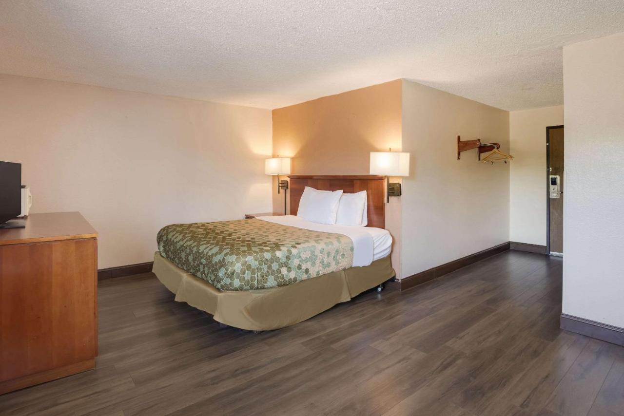 Rodeway Inn Colorado Springs Exteriör bild