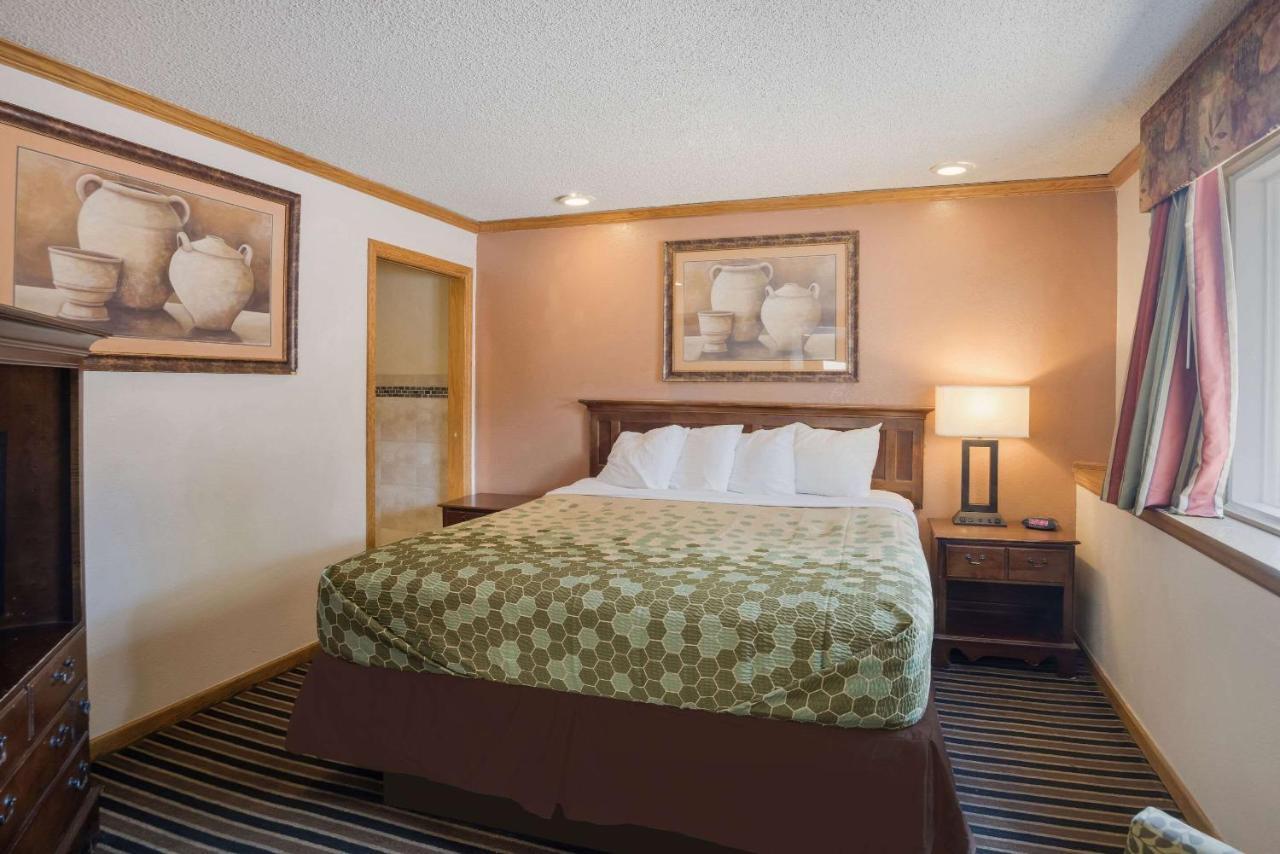 Rodeway Inn Colorado Springs Exteriör bild